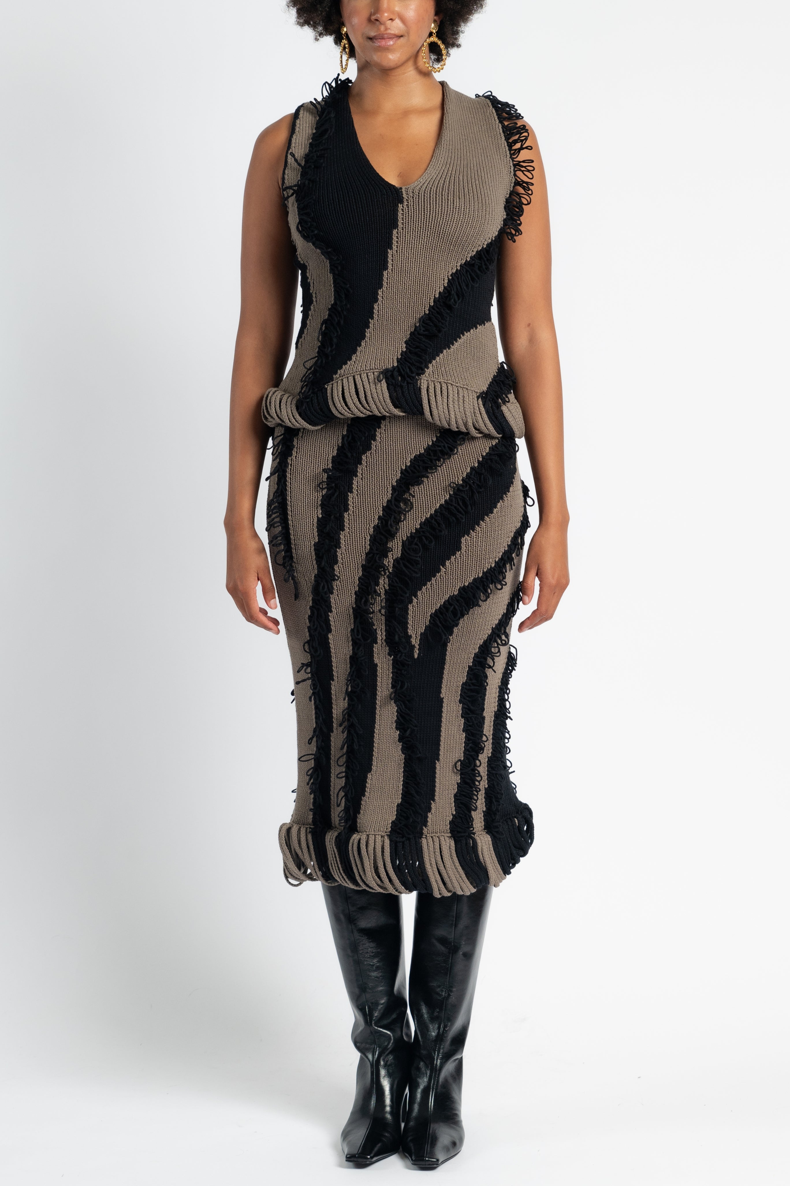 Roaring Fringe Skirt in Black