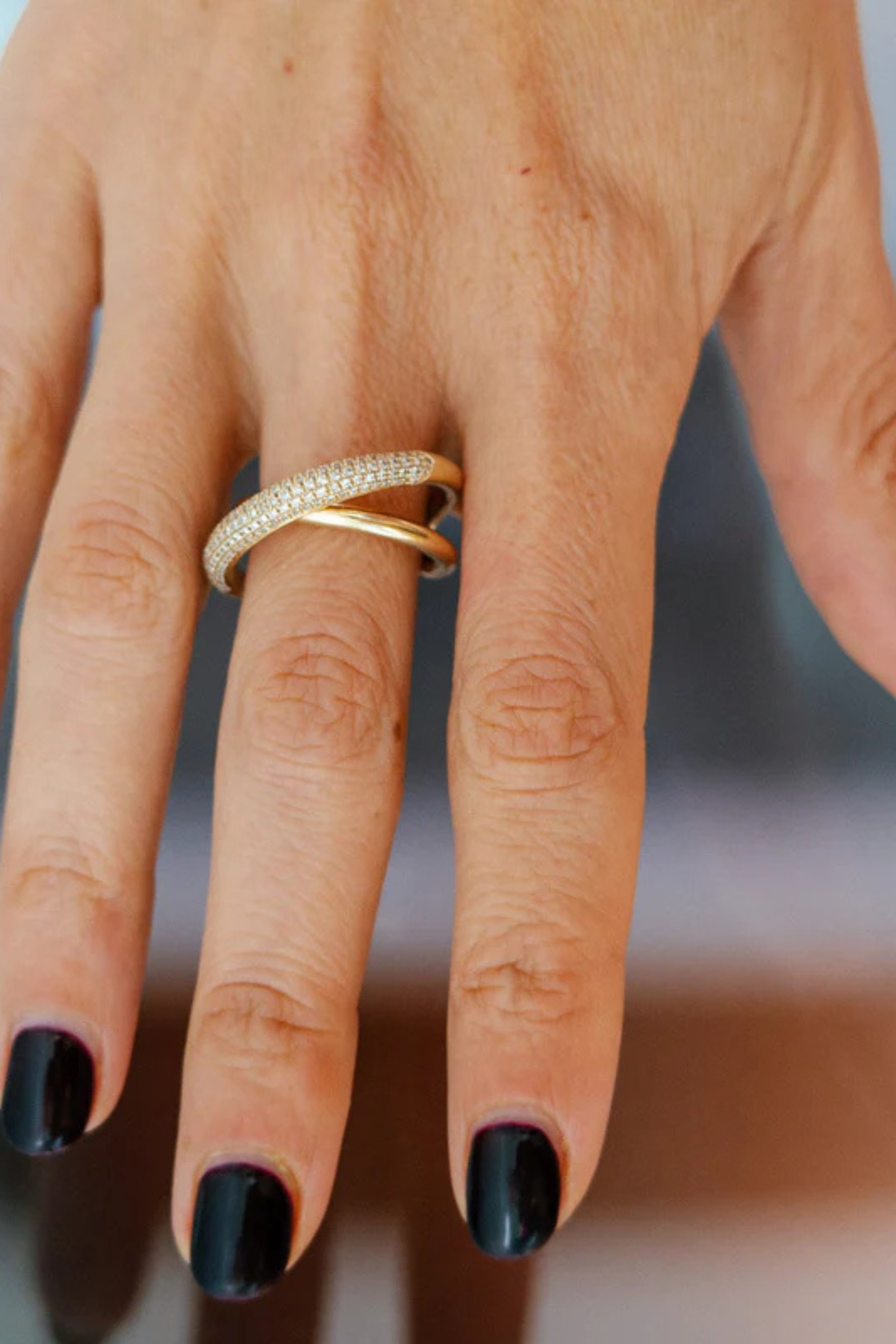 Twisted Ring with Pave Diamonds