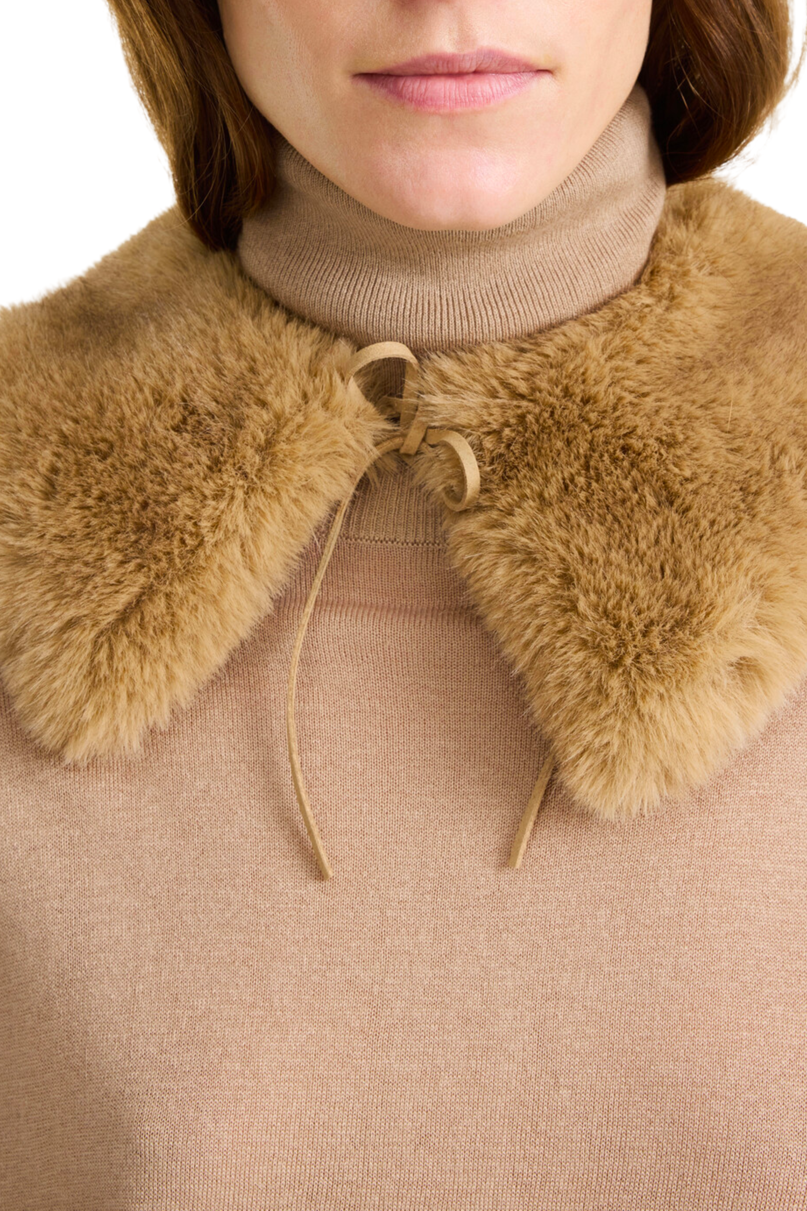 Cowie Faux Fur Collar in Tan